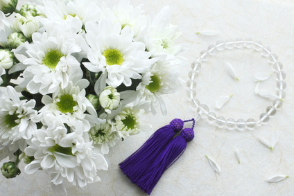 菊の花と数珠