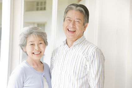 笑顔の高齢夫婦